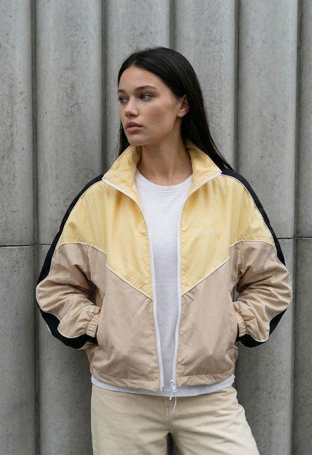 Жіноча вітровка Staff sh yellow & beige LBL0385 фото